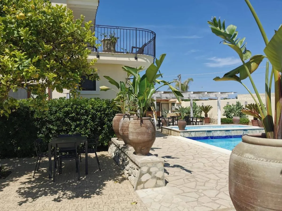 Villa Felicia Noto 3*,  Italië